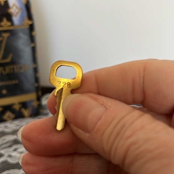 Louis Vuitton Brass Lock. #328 - Picture 6 of 6
